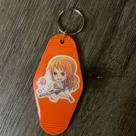 One Piece Nami Hotel Keychain - Picture 2 of 5